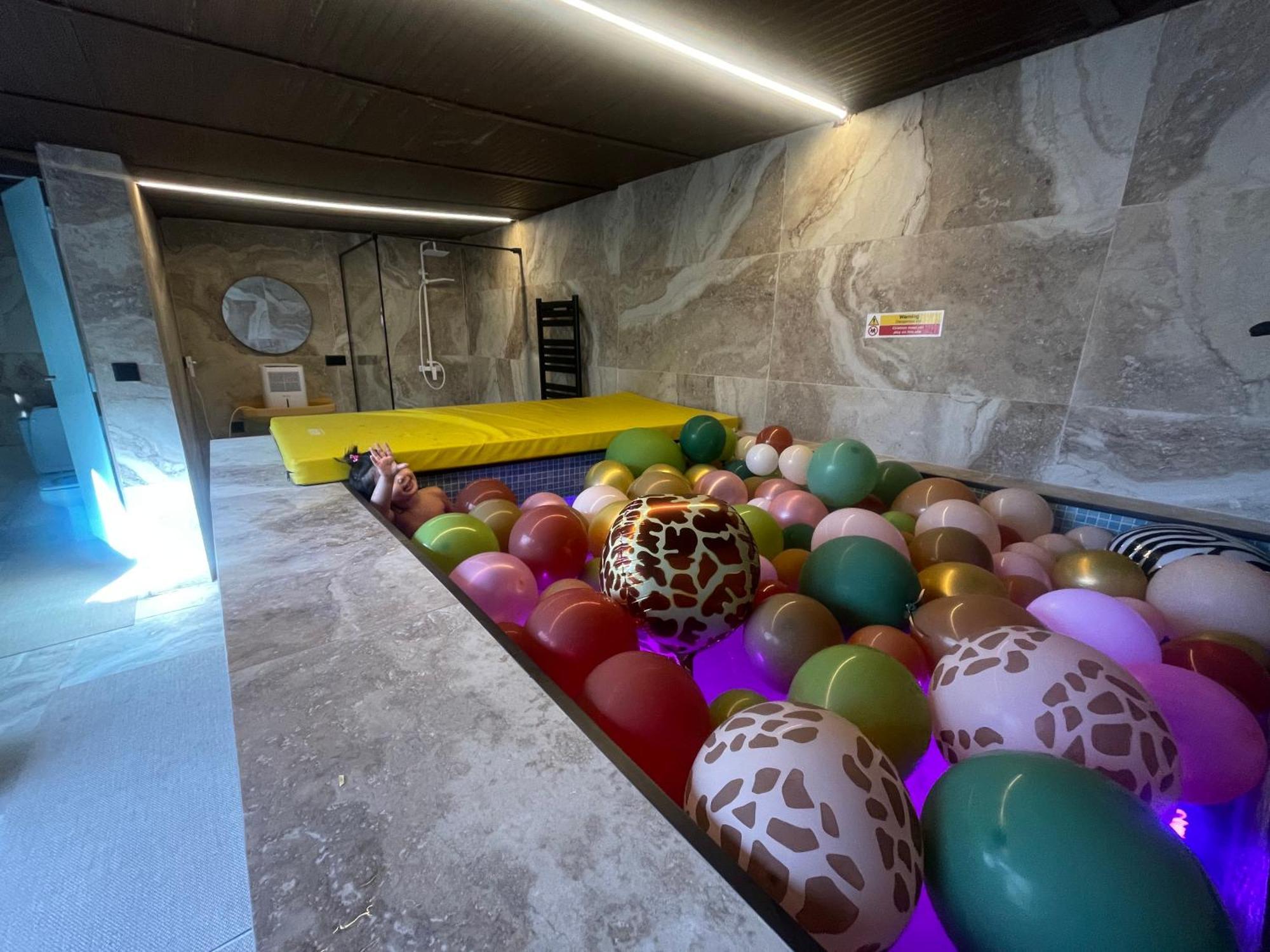Chinchón Hearts & Ponies Apartamentos Con Piscinas Privadas Cerca De La Warner מראה חיצוני תמונה